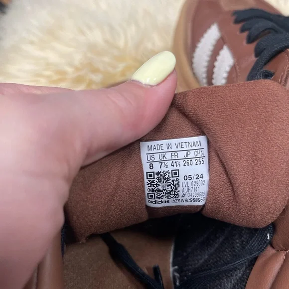 Adidas Brown and White Sneakers with Signature Stripes - Picture 9 of 10